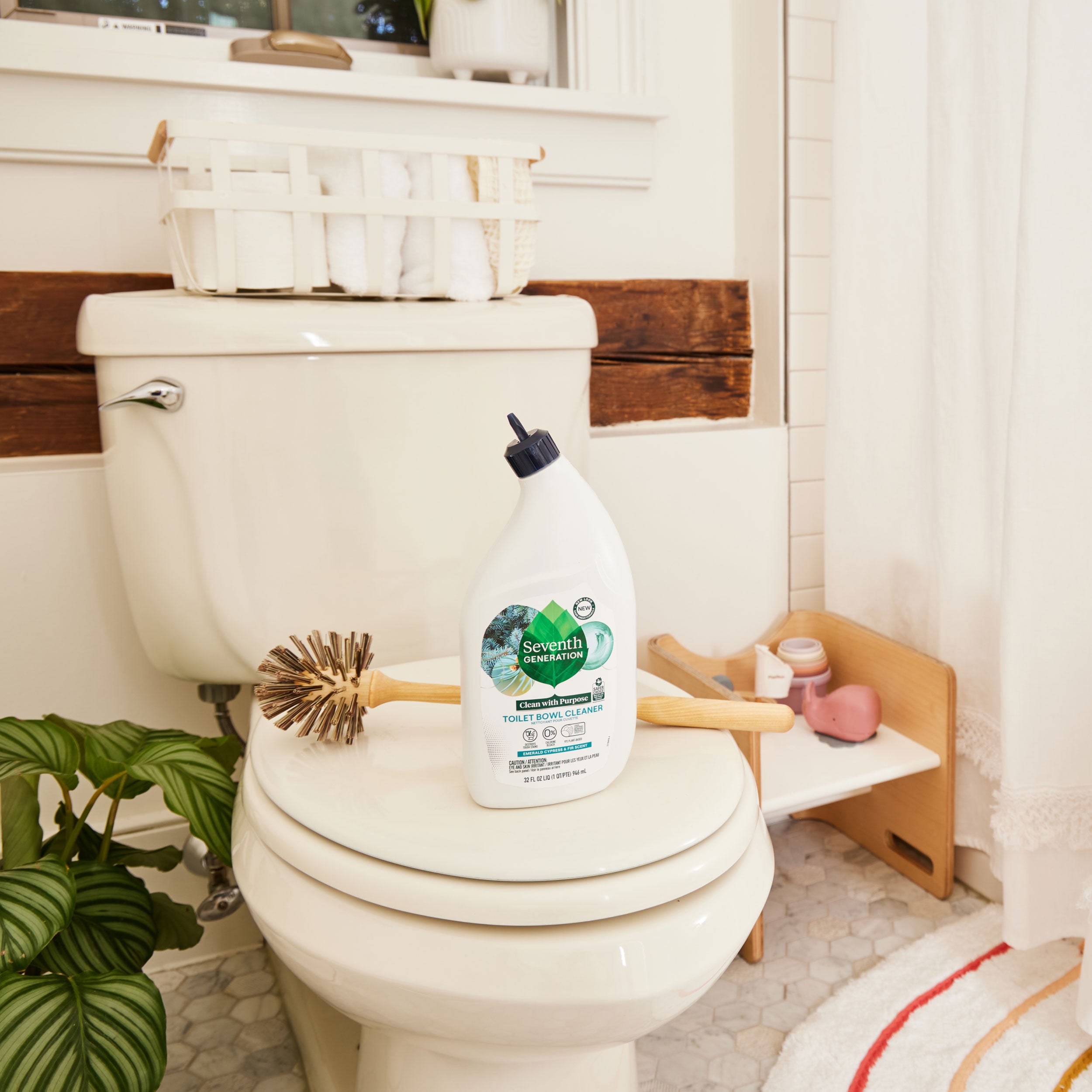 Bathroom-Ready Toilet Bowl Cleaner with Emerald Cypress & Fir